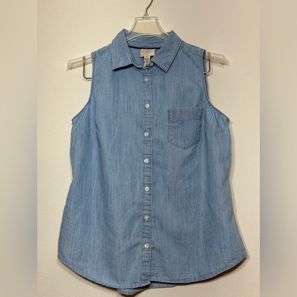 St. John's Bay Tops - St. John's Bay Light Blue Chambray Sleeveless Button Down Shirt Size PM Like New